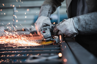 Infortuni sul lavoro in crescita nei settori edile e manifatturiero